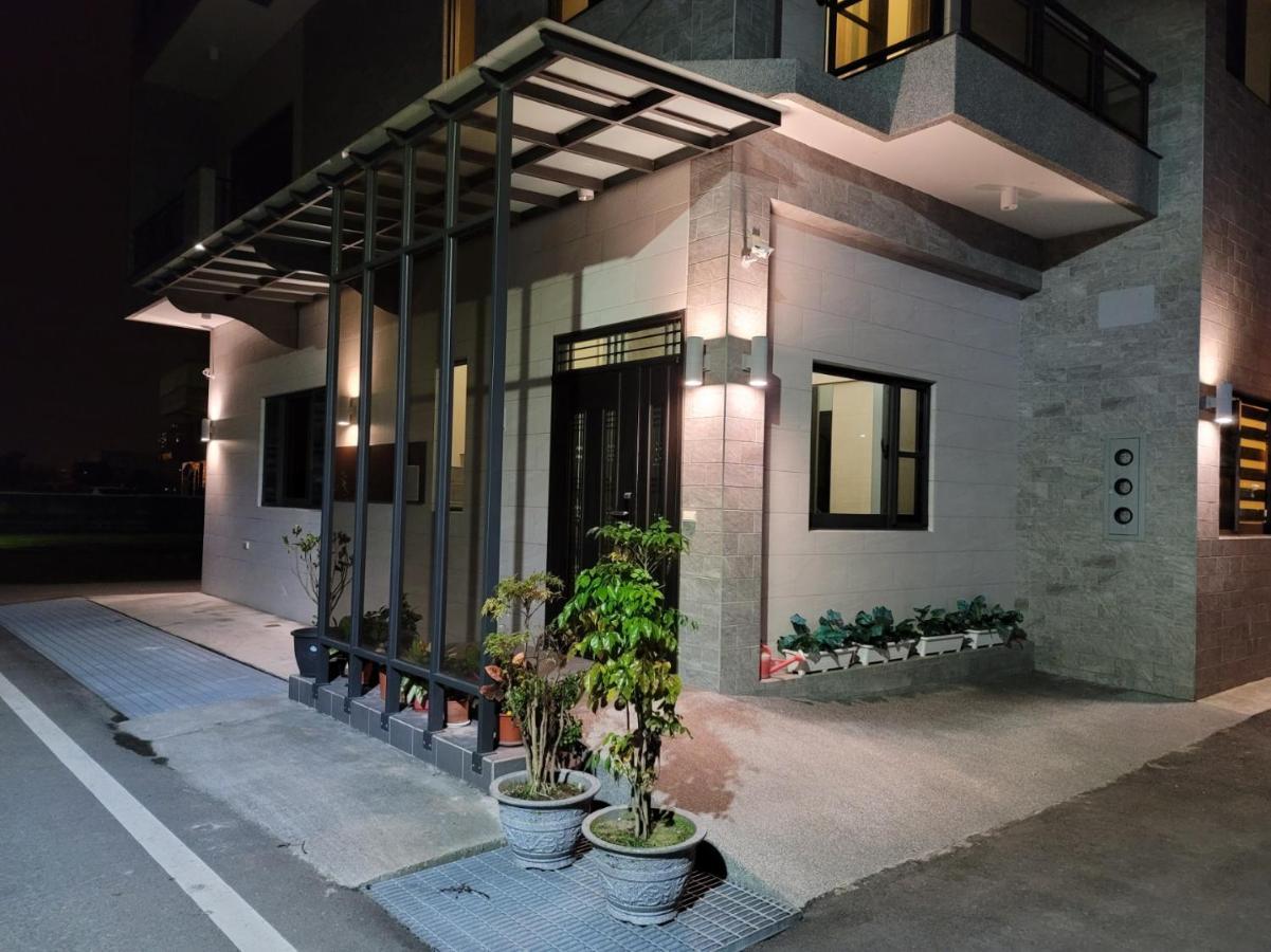 渡小夜電梯民宿 Yilannight B&B Вужие Екстериор снимка