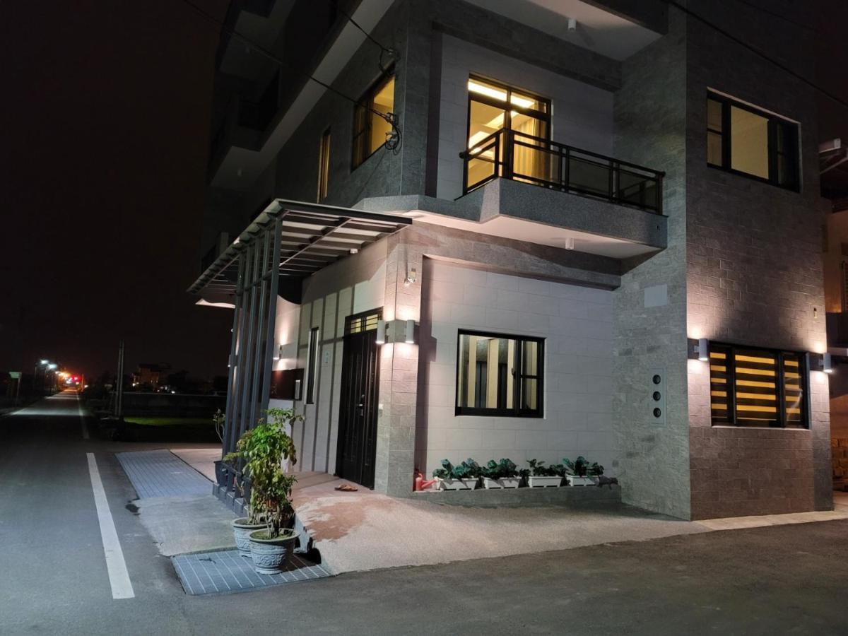 渡小夜電梯民宿 Yilannight B&B Вужие Екстериор снимка